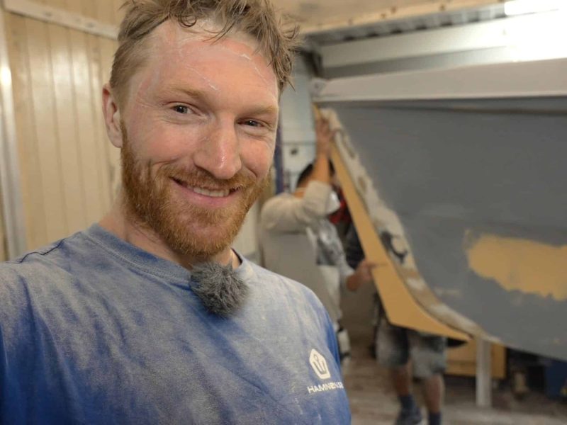 Vi bygger rak stäv på en gammal trimaran!